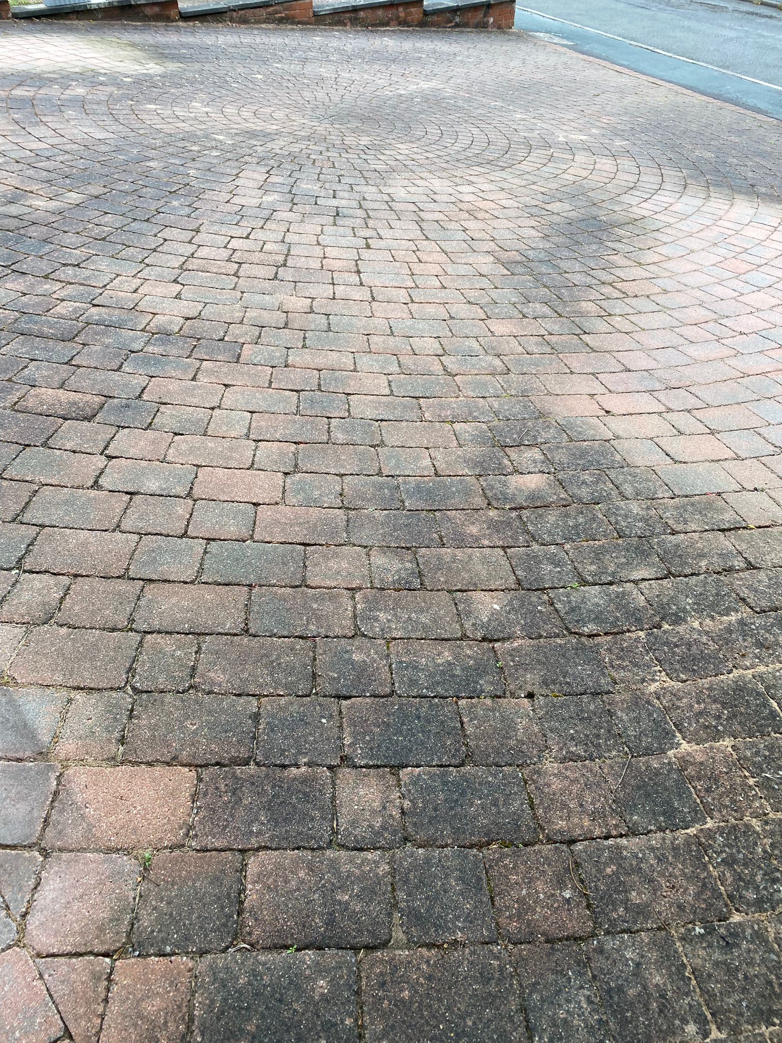 Block paving driveway restored to its original colour – before cleaning